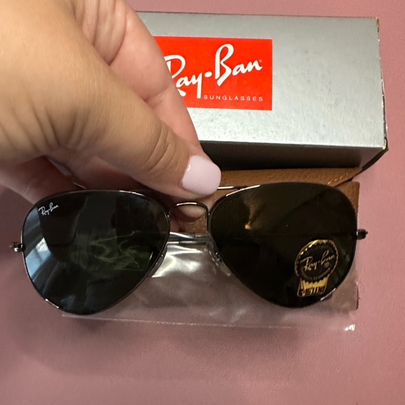NIB Ray-Ban Aviator Total Black - Picture 5 of 9